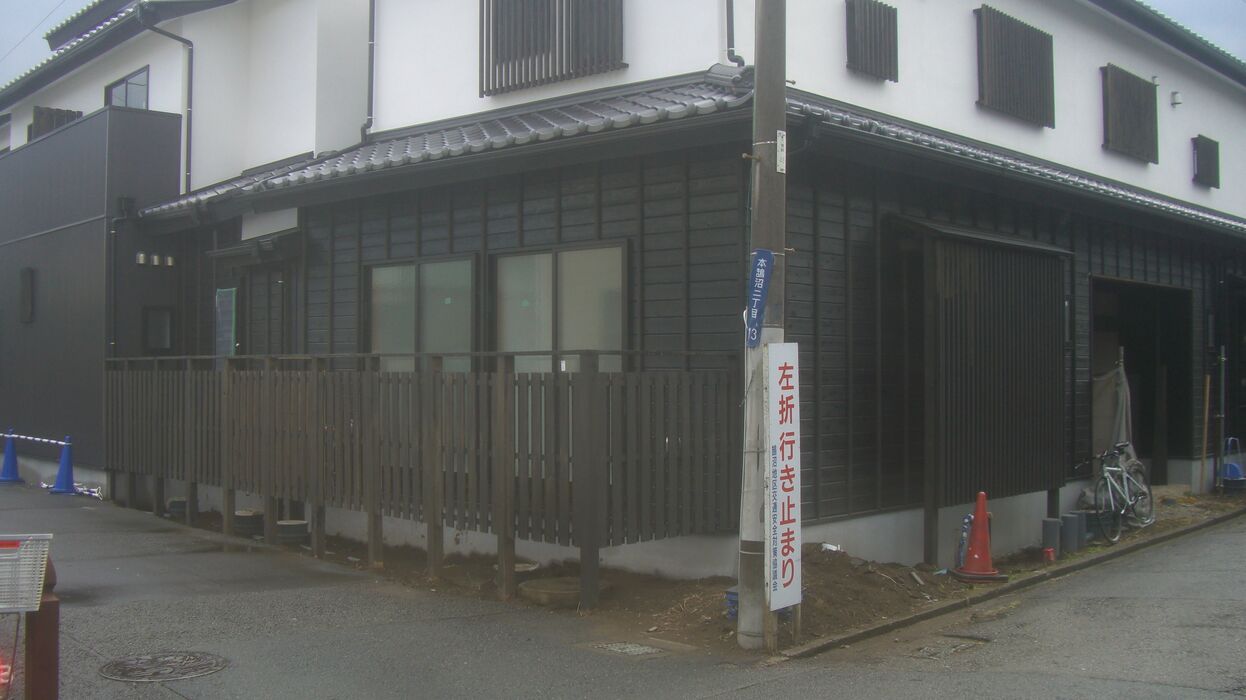 画像1430：窓上　飾り棚